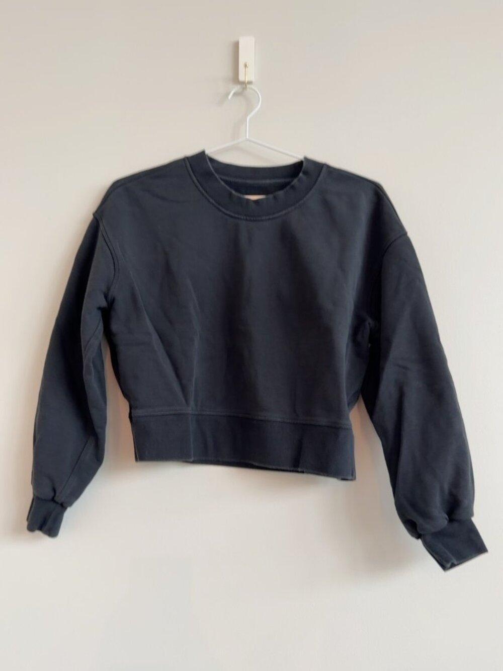 Lululemon Black Cropped Crewneck Sweatshirt